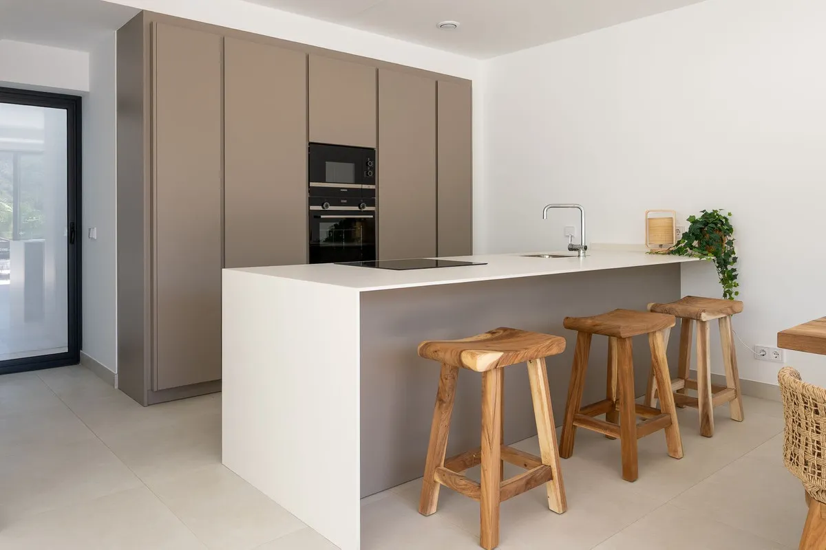 4a7bc842-10a3-4174-b624-c75849594b7a