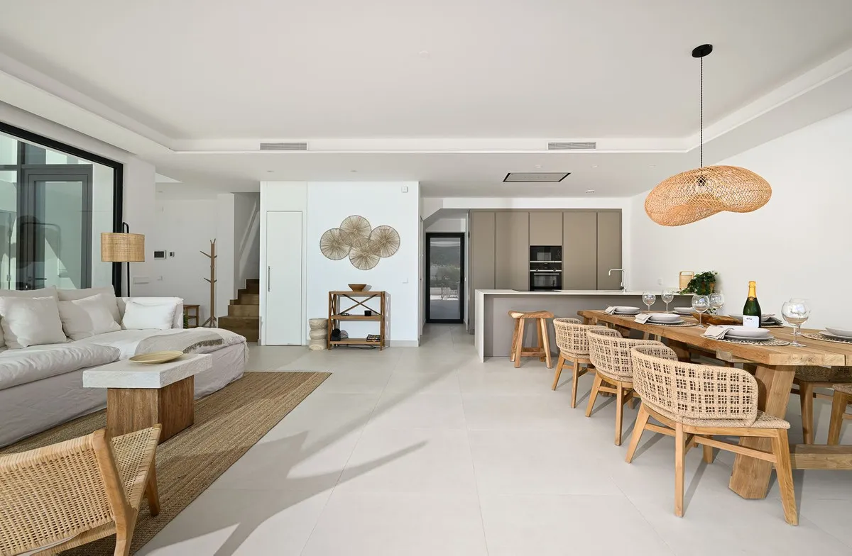 b8e1275d-8490-41bc-857a-aabde3e76071