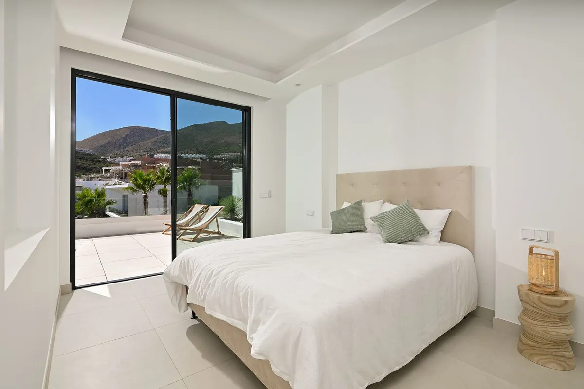 d2fb86d8-7a18-405b-ae64-df0937c96b15