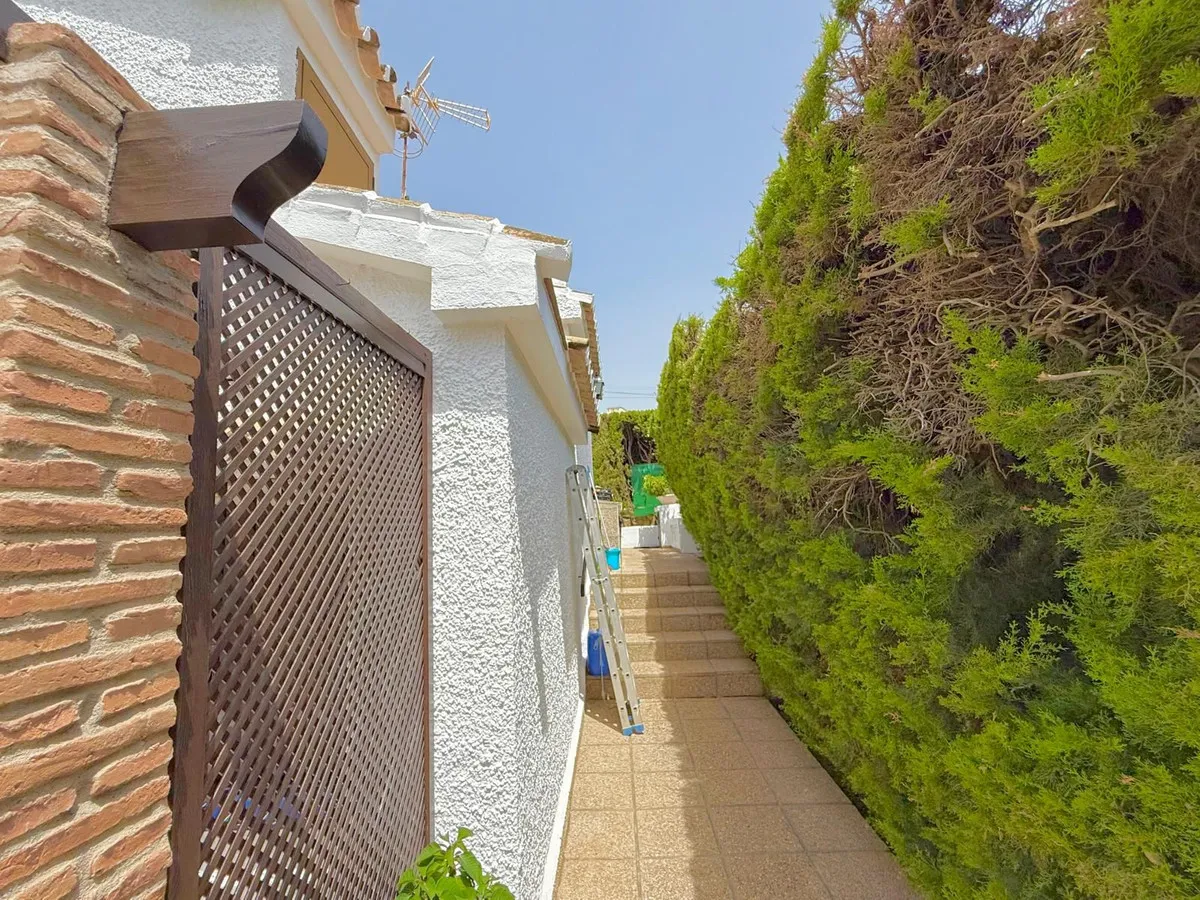 d04543b7-43f5-46ce-9e04-3cd23ca7c841