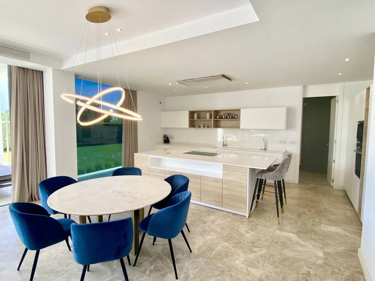 a0924263-0566-4d92-bb6d-45119017e543