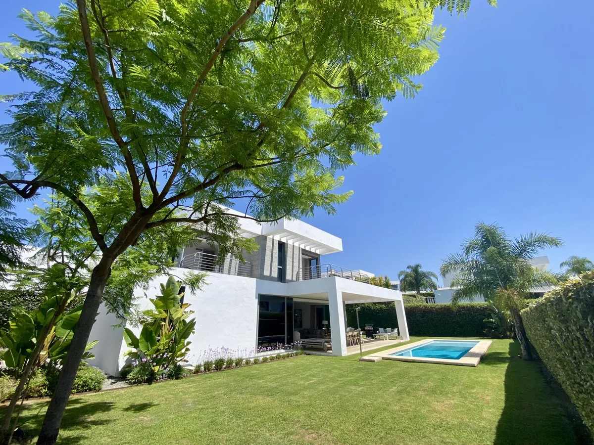 ecc100f4-3db3-4444-a4e1-8883665df2fe