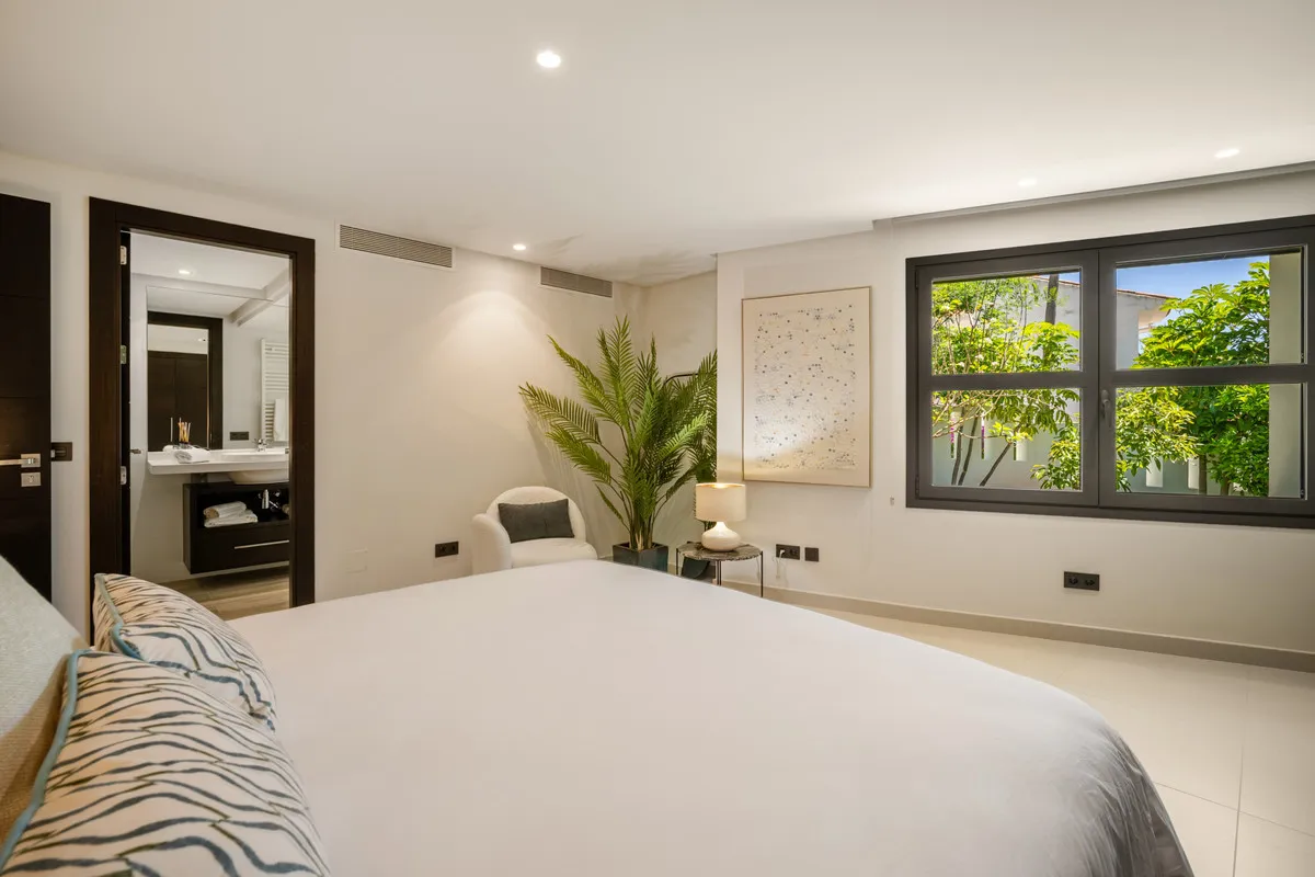 8aba4cc1-196e-40d4-ba63-1f4d5520a71c