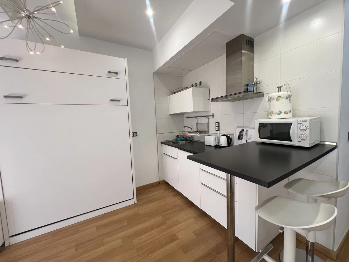 c9f359d4-6f90-4b7e-8a6d-c29581633e72