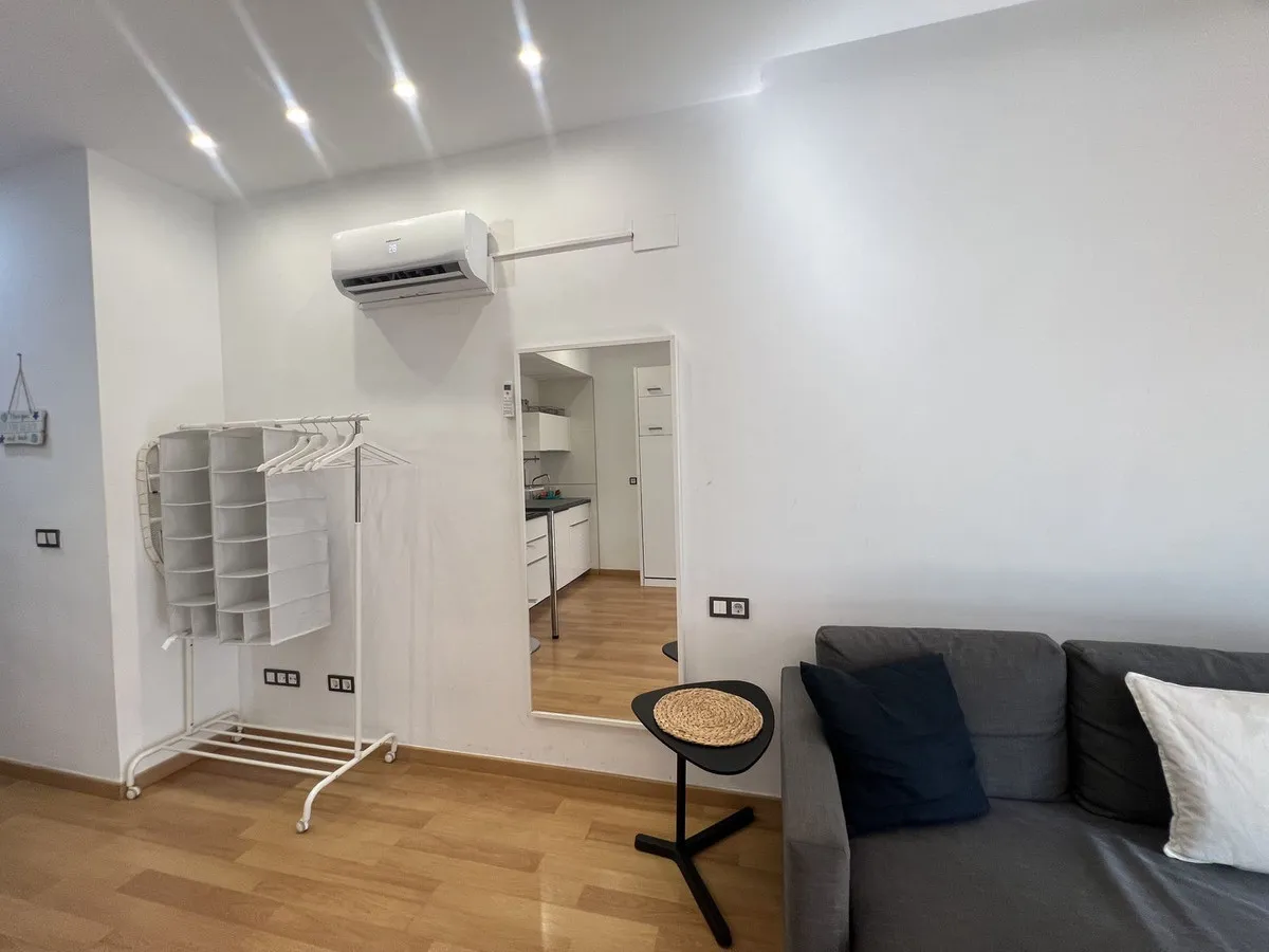 efe019bf-0bd1-40c4-b8b8-b46e29e32dc8