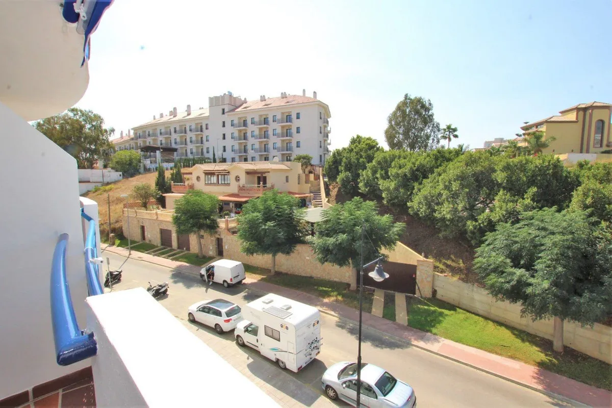 6dc26ecf-c7b8-4613-988e-f4e98e7f81cf