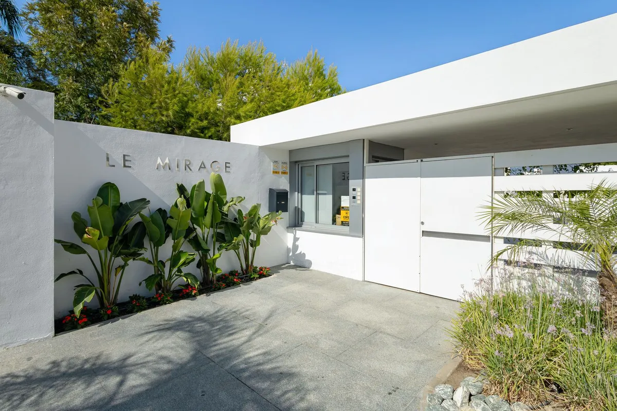 54d07d56-a8c1-42a9-a5e6-80fd91b5a13e