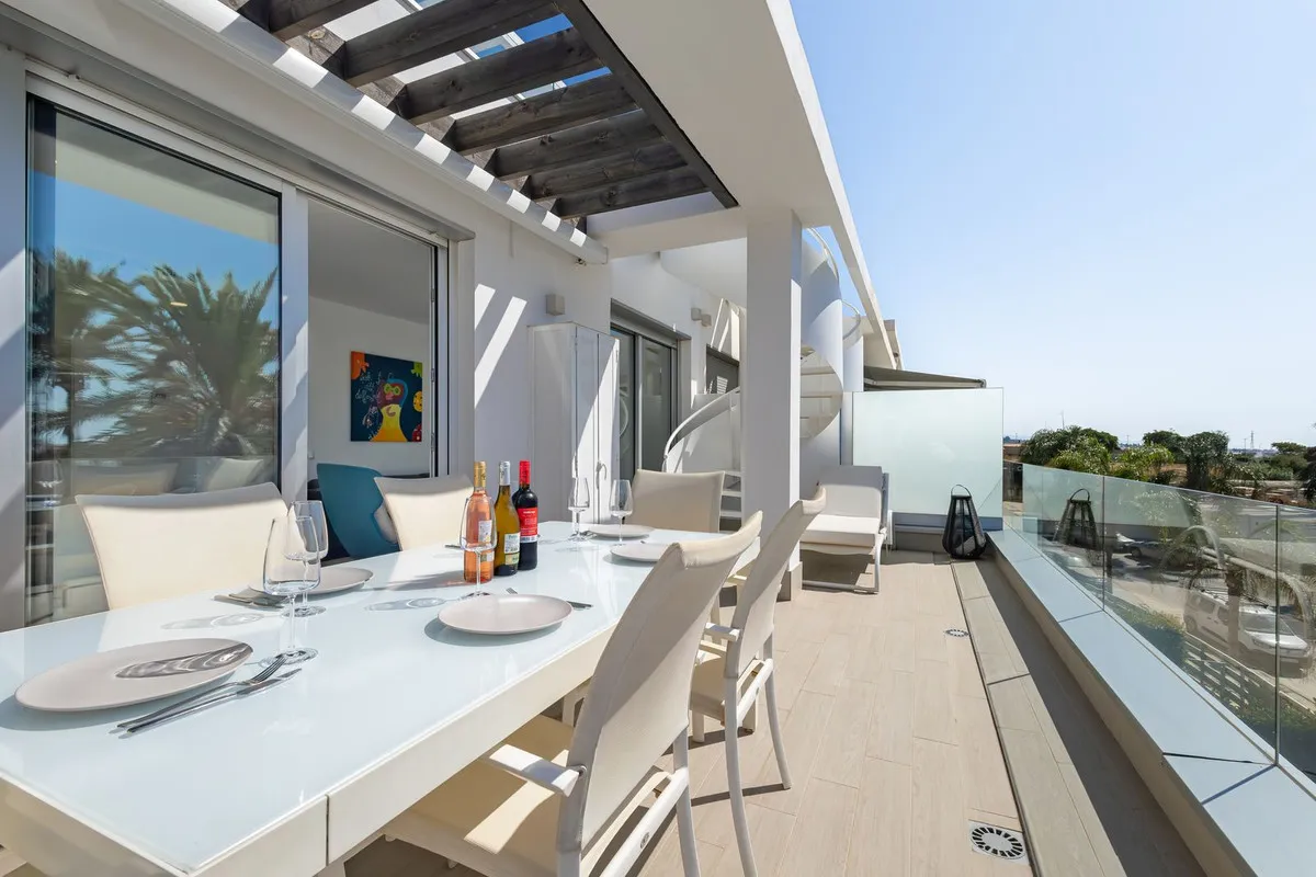 d8a9d771-95f6-44b8-8c90-4fd17b3cb701