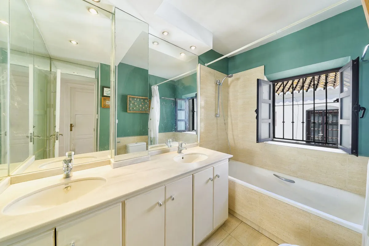 6871084d-0b22-44b3-a747-2fcf37d8f9b4