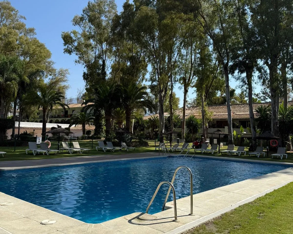 694ae979-a80b-41e6-a4ce-f0d832fd6805