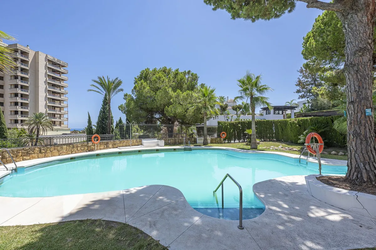 dfc8de5c-1dc3-469c-9fe8-e028fefd9d42