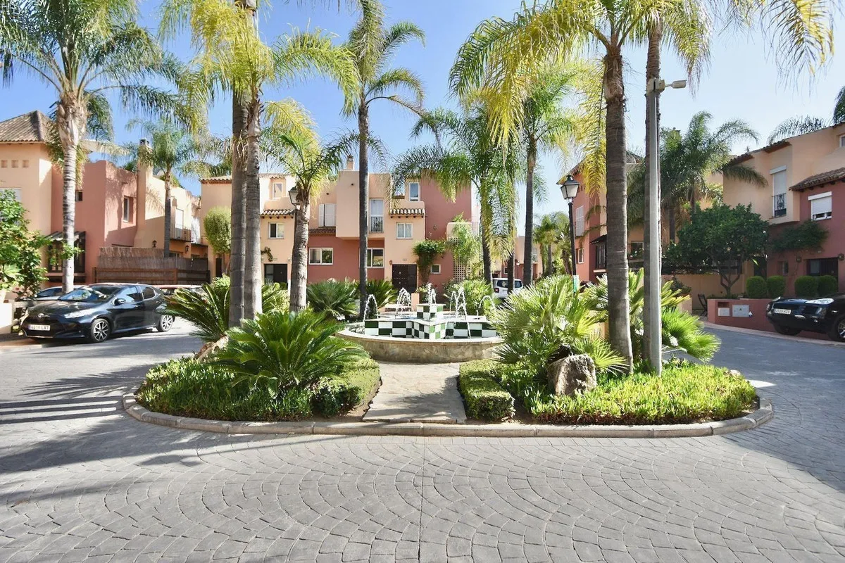 81c32b38-32c4-4f4e-87a3-00a1acfde75b