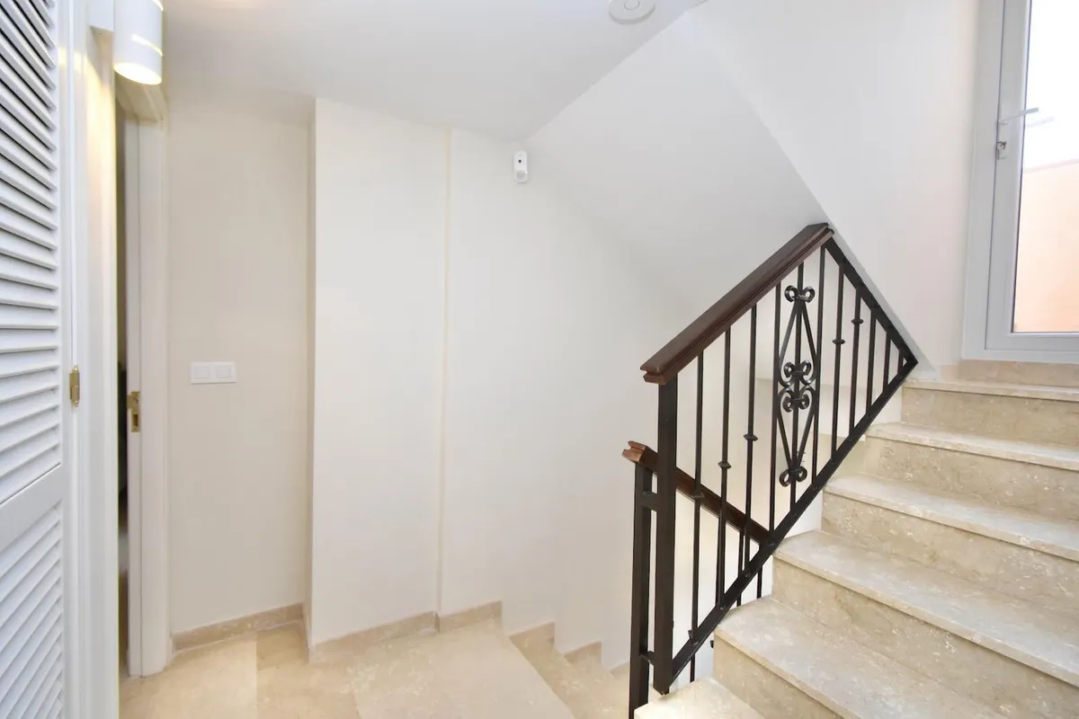 e6a605dd-4e92-49a5-a688-e1d77c50f6ef