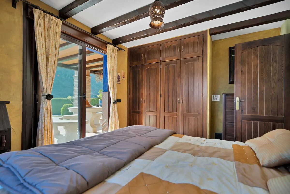 05dd4630-909e-422c-8515-4f1c46afc951