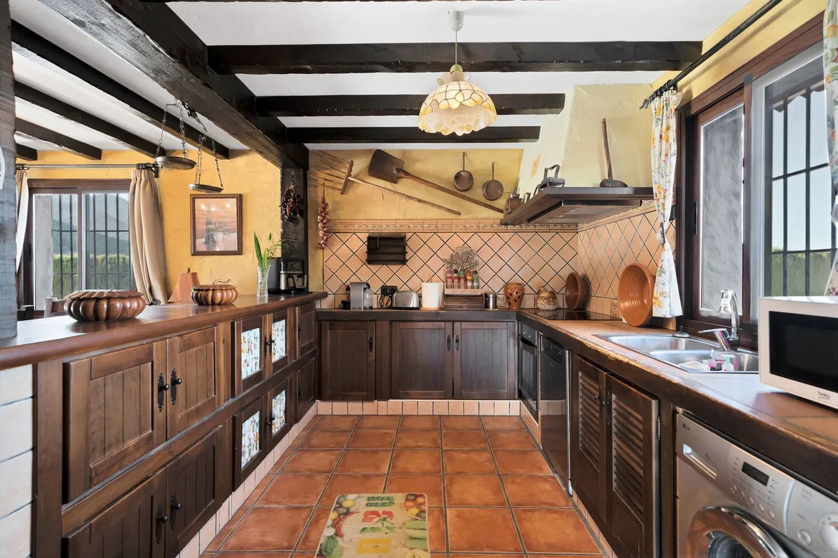 242ed83b-e87b-423f-bb2b-ac47dfba3807