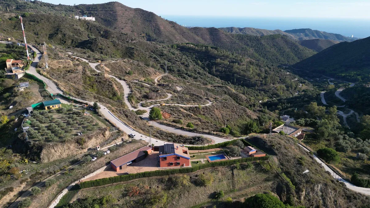 8001ecee-d283-4251-a5bd-244156c2acd6