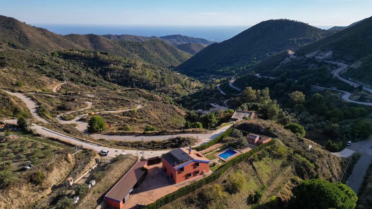 baec930b-a0c0-4ece-bbd4-8d8a0cb4770e