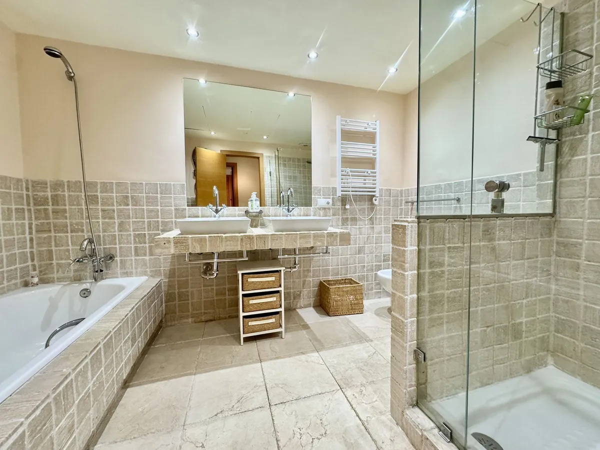 dd513b56-2ba7-4afc-ac9f-c278601075af