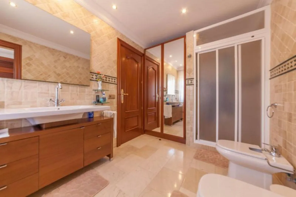 62e1567f-89b9-43c9-8f7c-d69c4eae3790