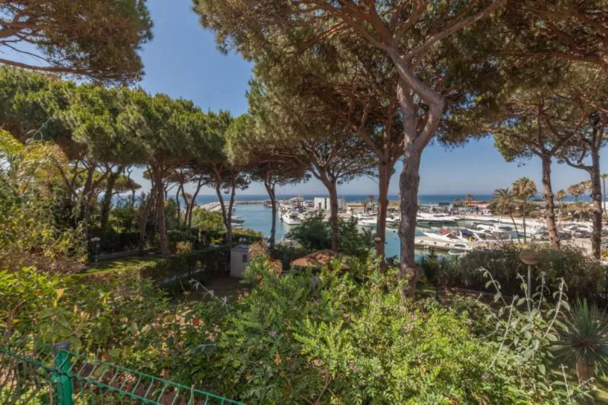 806a04a2-f76b-4309-be87-cfad5c3408b8