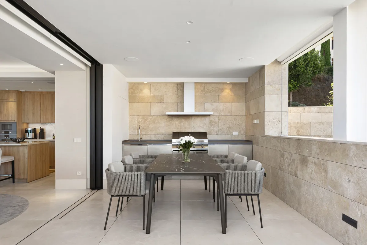 b57f14a1-7ba4-4a96-a2b2-1e1c0942ee4c