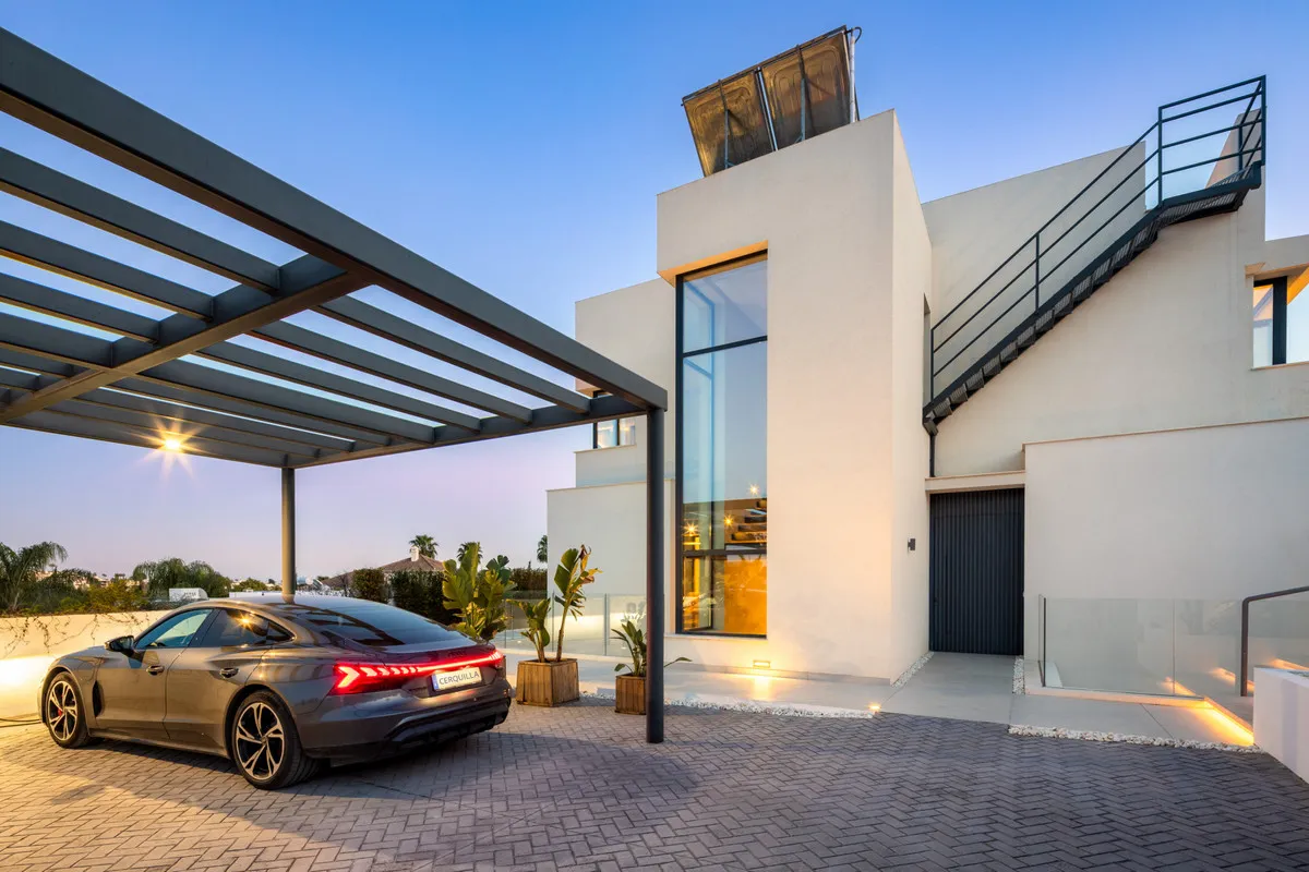 324ac5c7-02d8-4c02-8796-7de1394c86dc