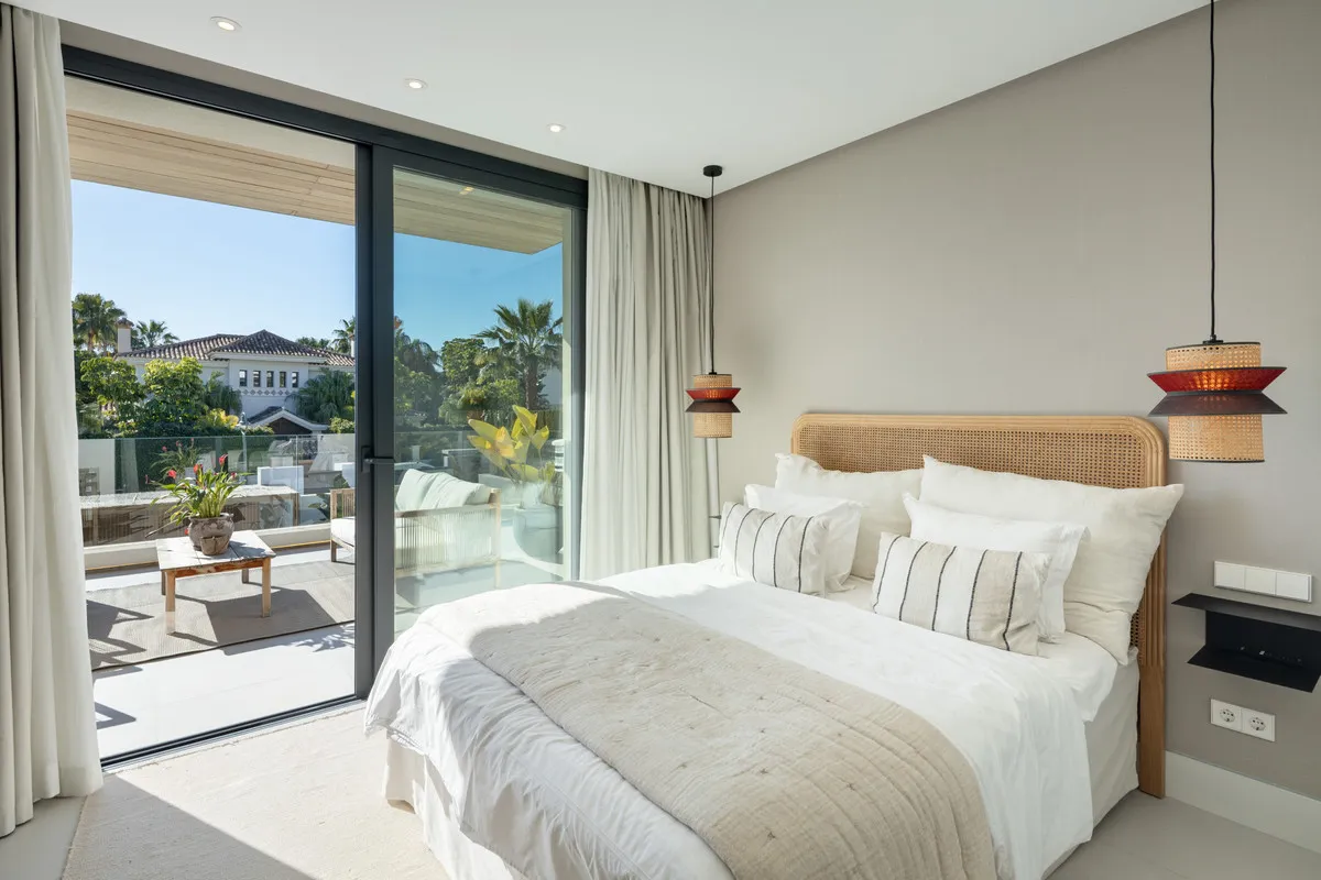 b2d8d17f-c4a6-4732-9e8f-2597de8fe3c9