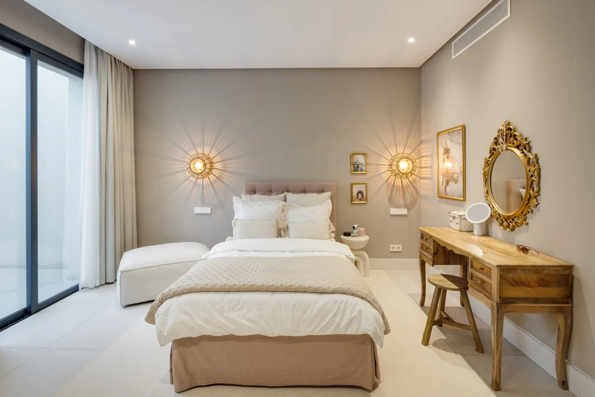 e5def44e-2fe3-41e2-a0ee-8f39838dbe51