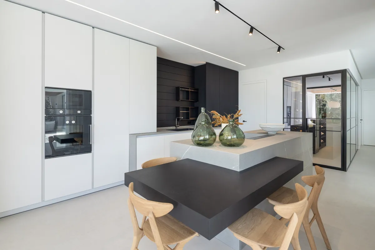 ffc77b0f-2052-4b20-821c-b2abab3aefef