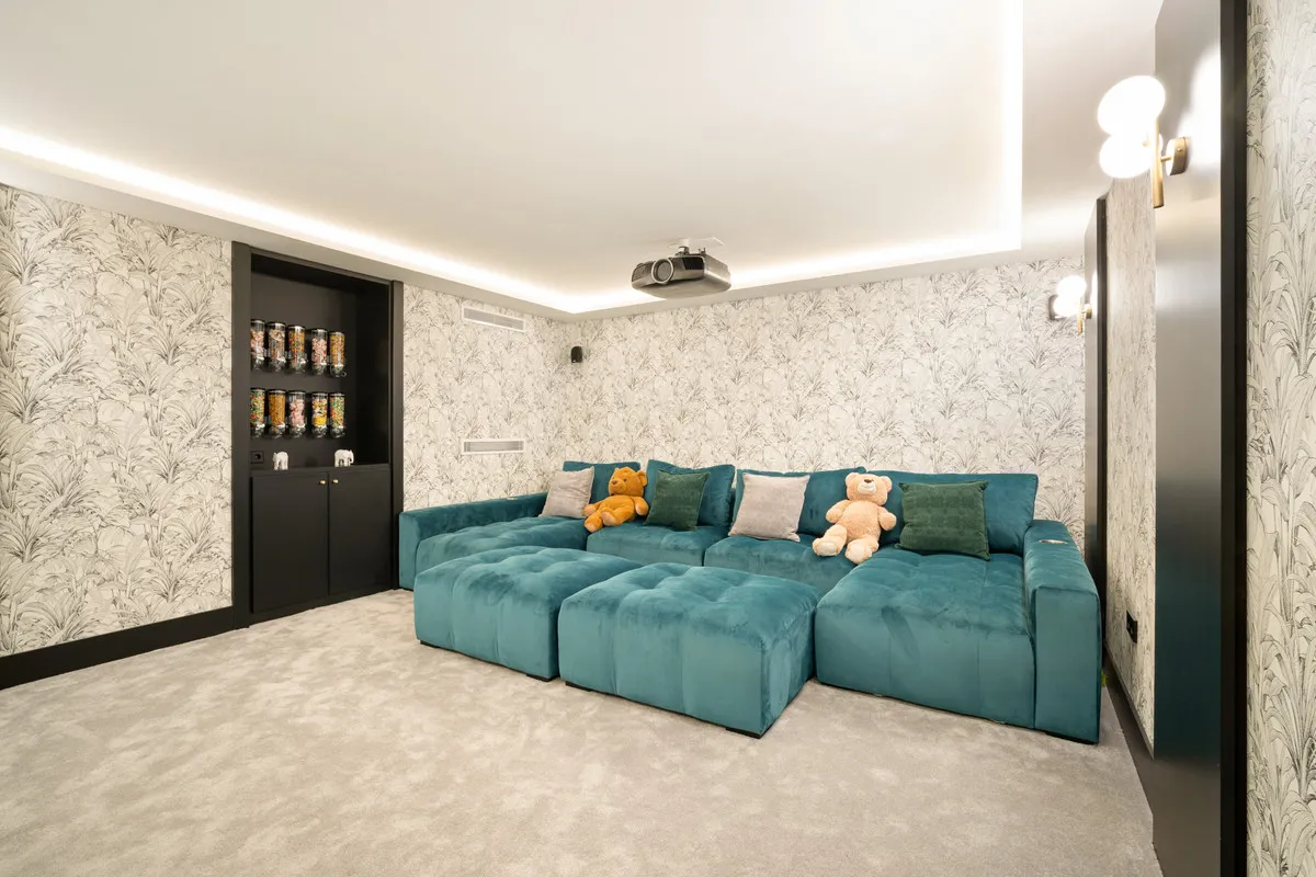 777bb3d9-9abd-4d1e-8583-201d569c2c3e