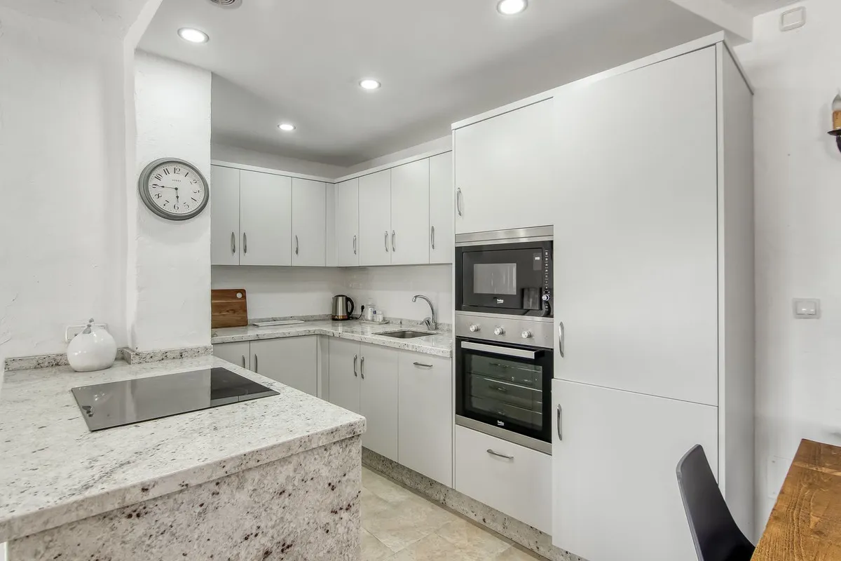 27bc1ea3-5d8a-4ad8-8239-60c8393b1b60