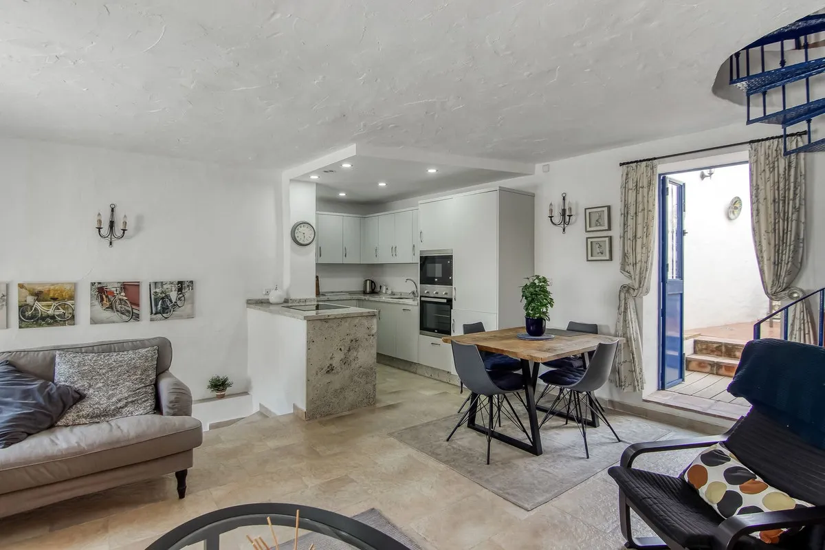 9718c68a-6493-4ef8-beea-704cbe0b5d37