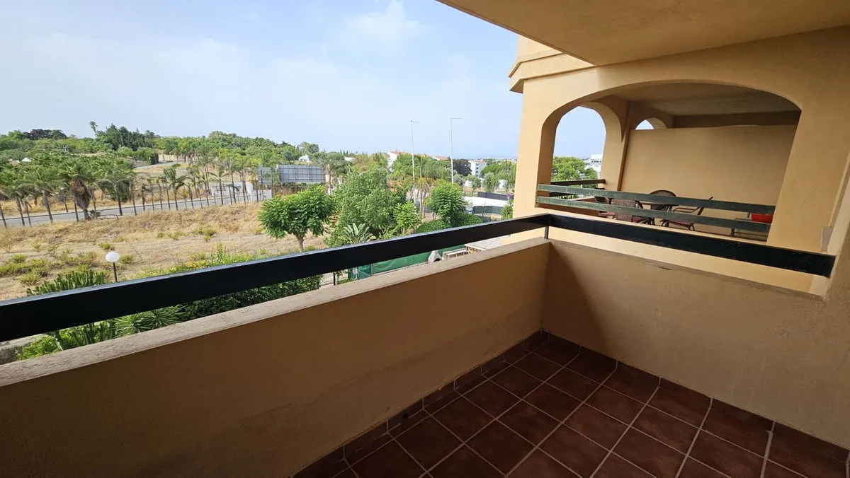 e1cf4732-f3d6-4774-9692-b353ed80b4b0