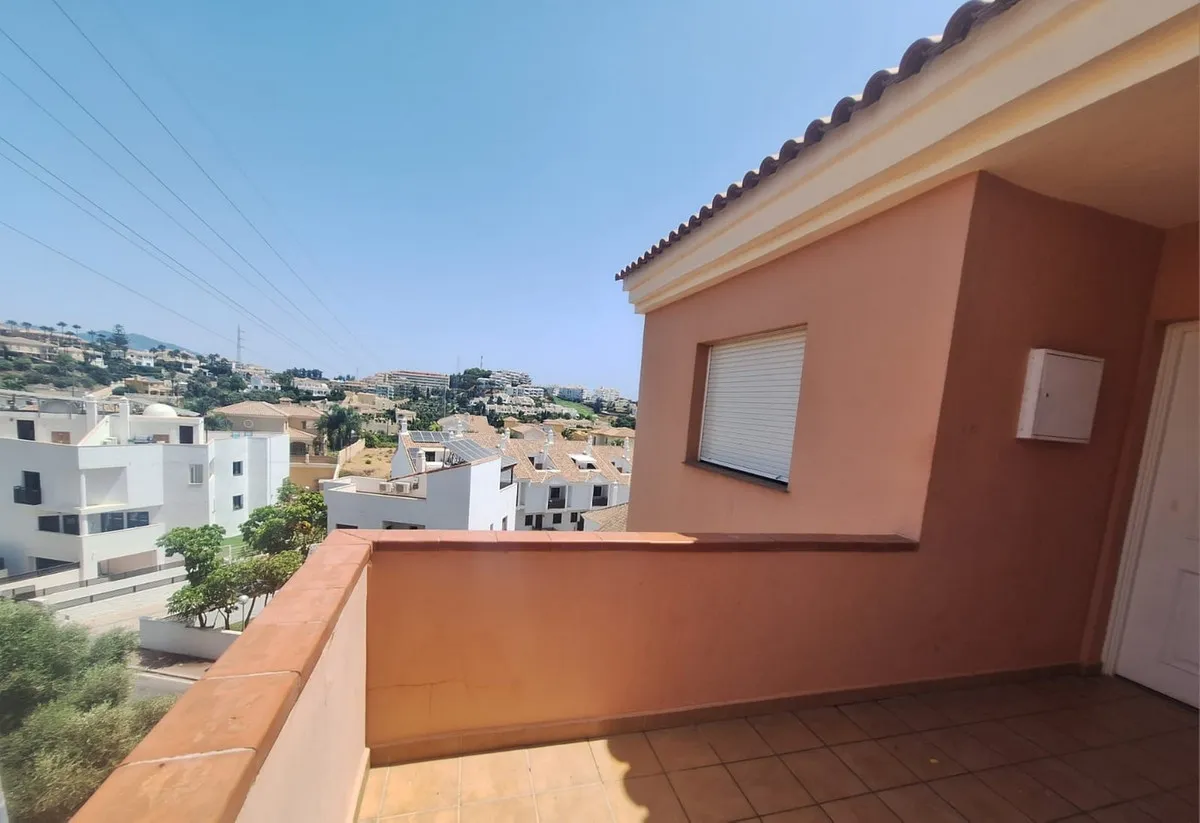 d9b69aa9-7d71-40c9-a10e-6234c5e0bf60