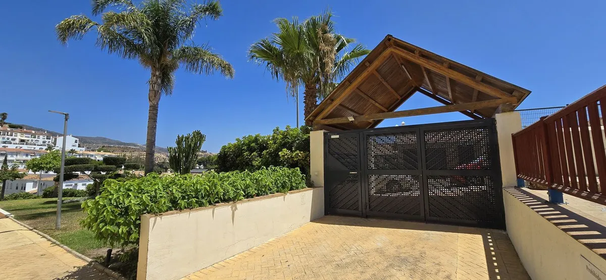 31561077-fea6-4acd-bf46-8133879d05c0