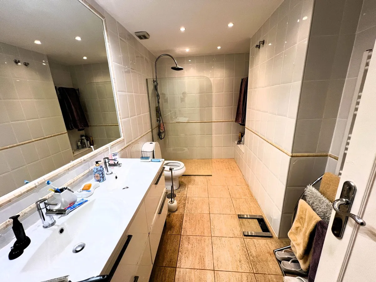 ab385152-34aa-4eb2-8b71-e37005a5c85a