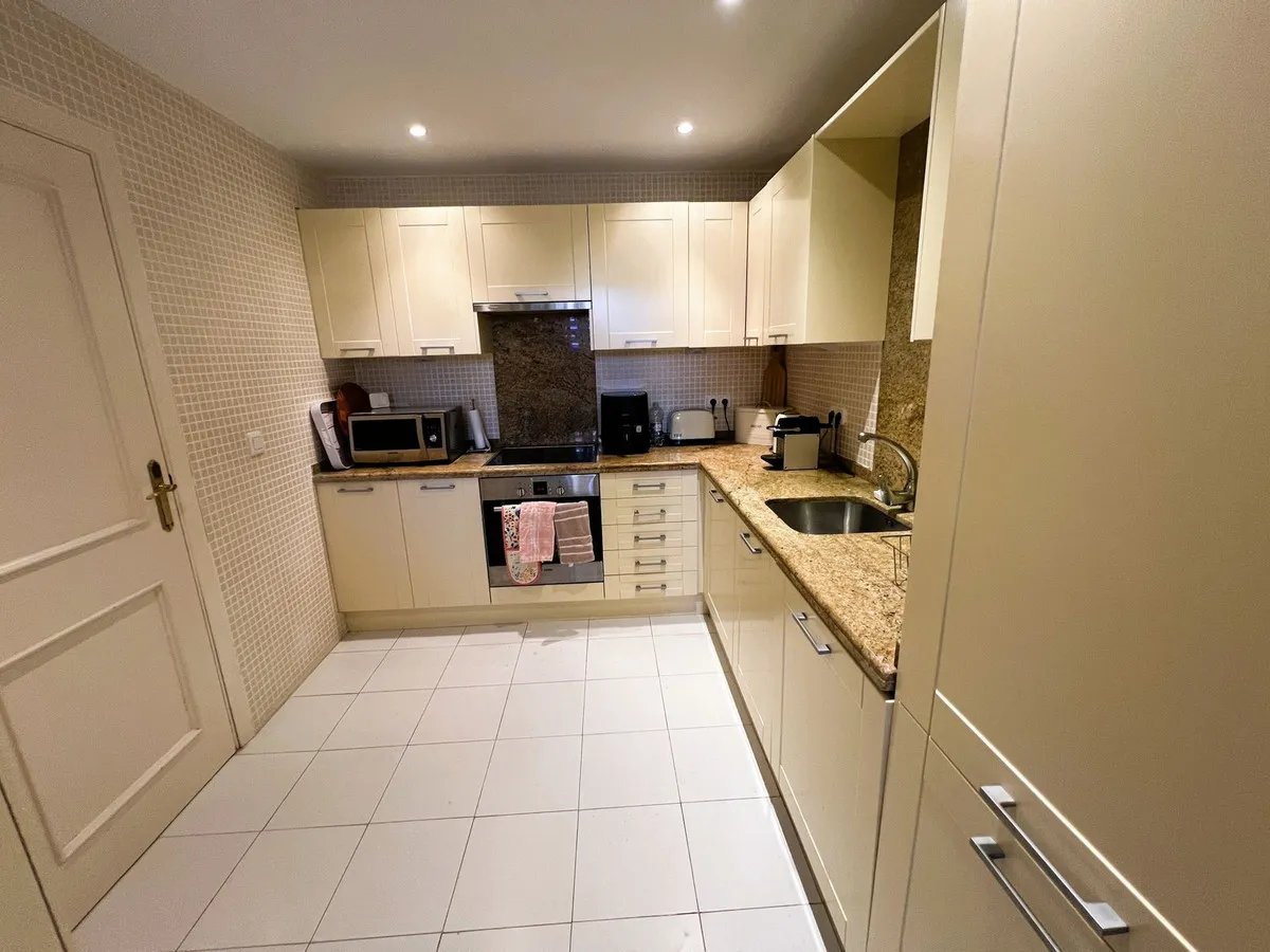 e9263148-7b81-4cec-9e48-dccd51e139d1