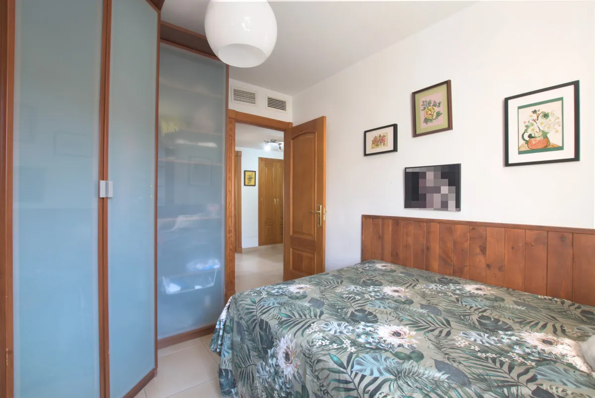 6a16c9f8-e684-442e-8b24-5edf6c687efd