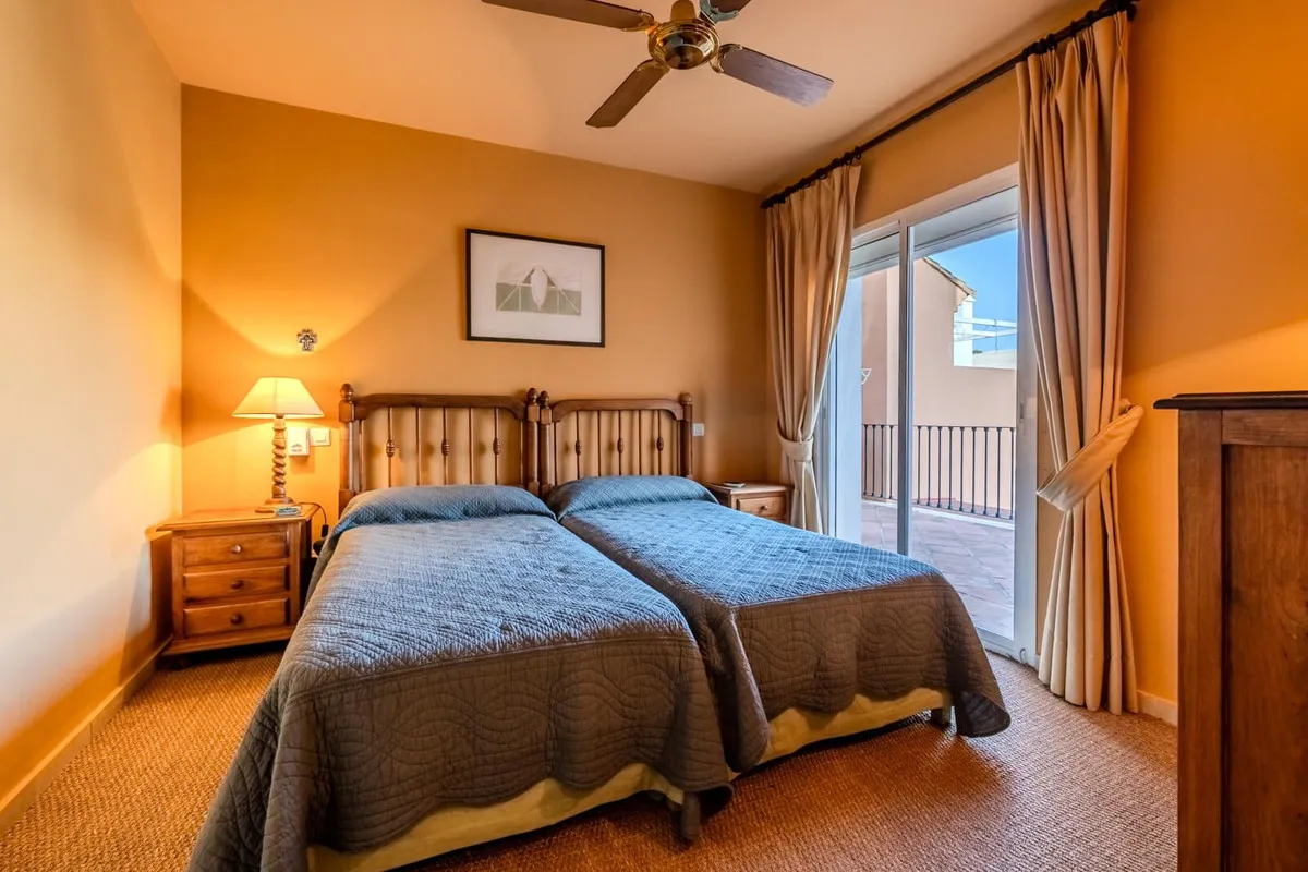 b6860e3d-6930-4aef-a2d4-4e402bee8592