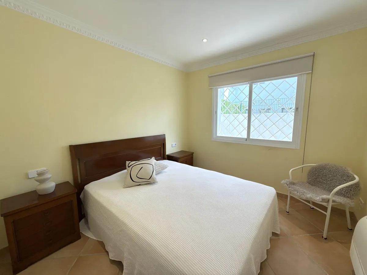 1f0b9472-dcc5-43a0-ac53-b15d19471655