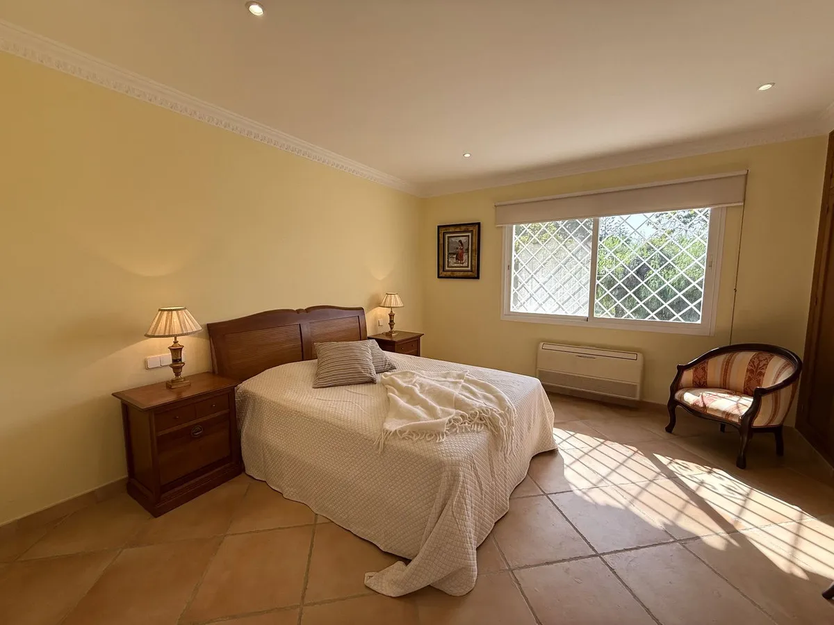 59d7c198-dabf-4e9d-959b-25903f2c8115