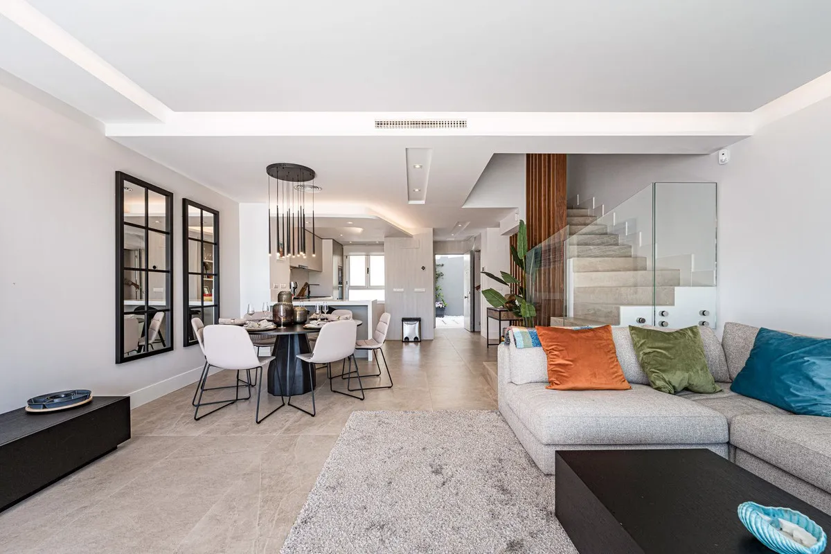 e40c029b-f4f7-4da3-84e2-d9819472e233