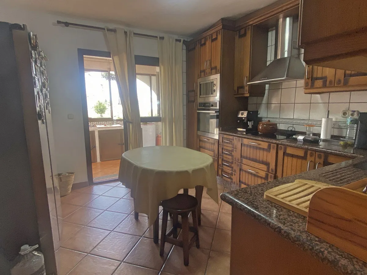 15886dab-c567-451c-8df6-12d672607c7f