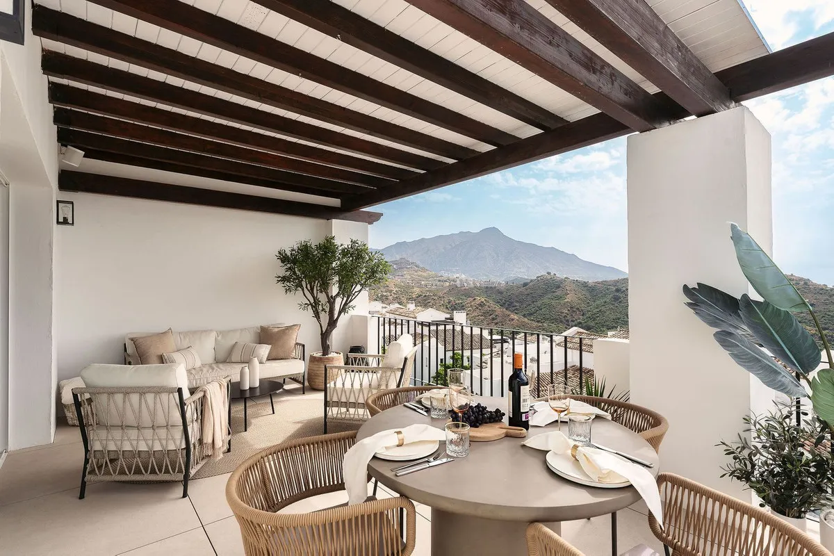 Luxurious Penthouse with Panoramic Sea & Mountain Views