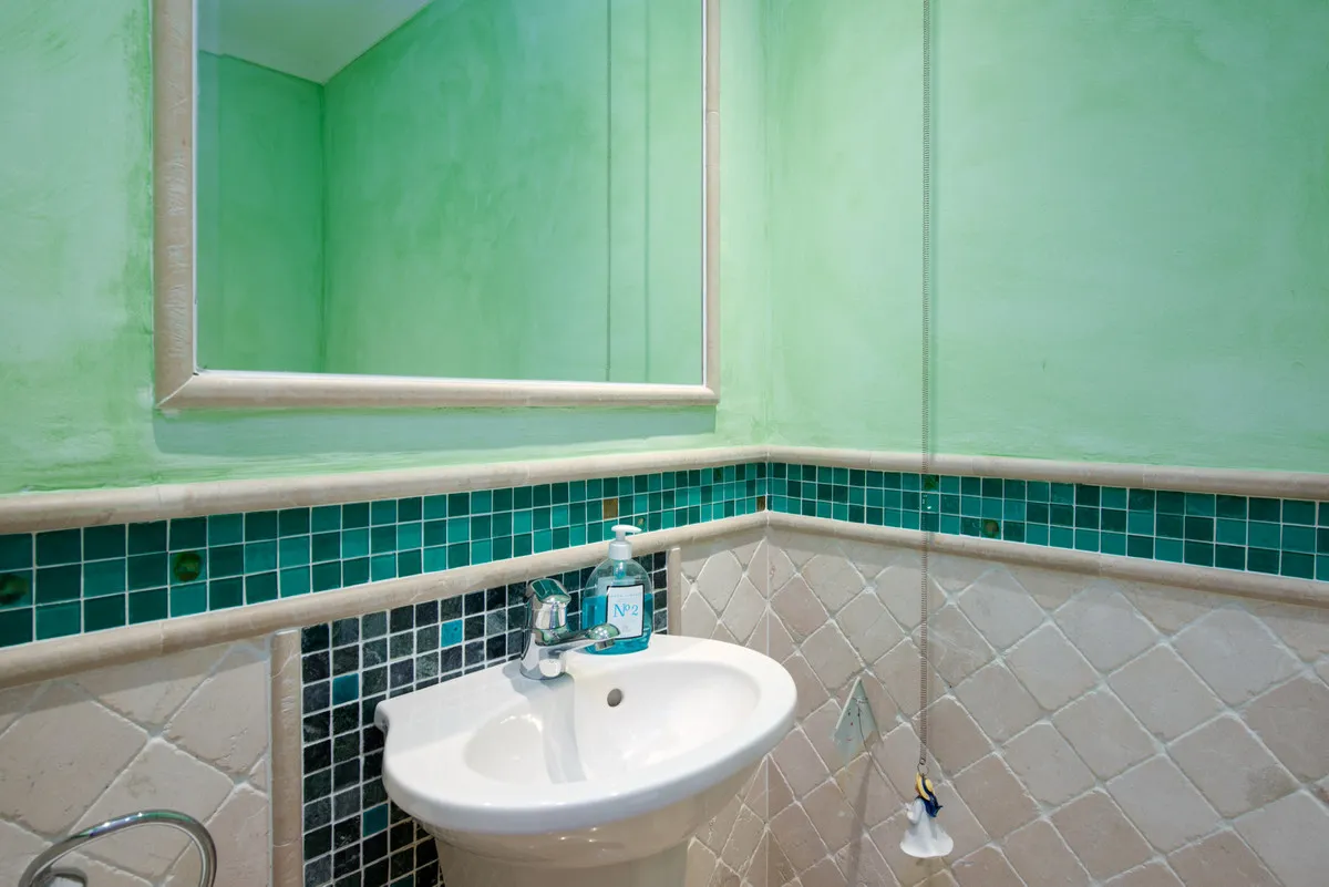 ed658657-960c-4874-9a0f-b672f166e661