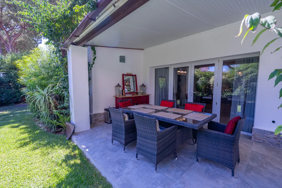 564fb995-bbe8-43fd-9b29-d3eb436c5256