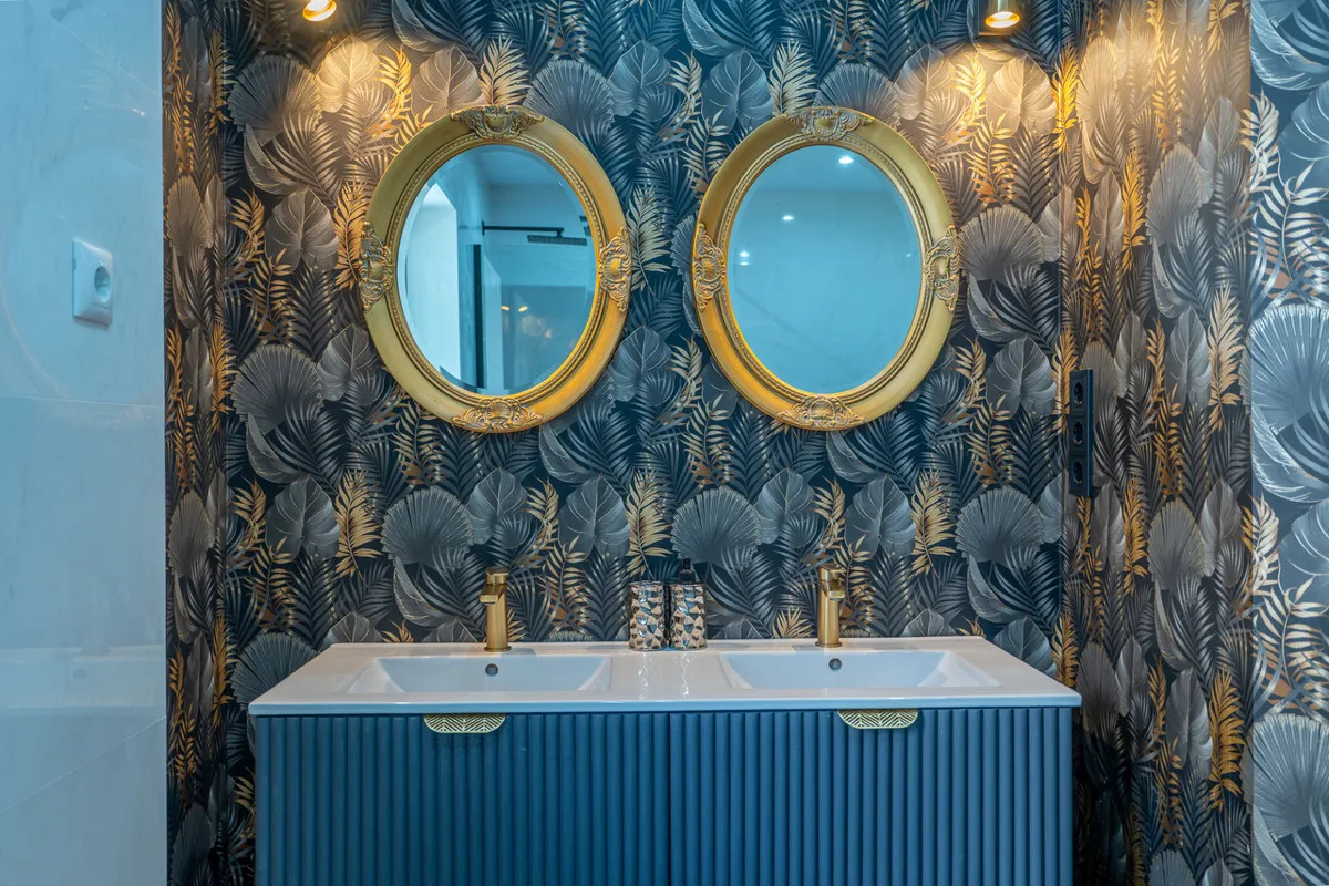 dd9b547b-f2a1-4a8b-90fd-b03b5e2043fc