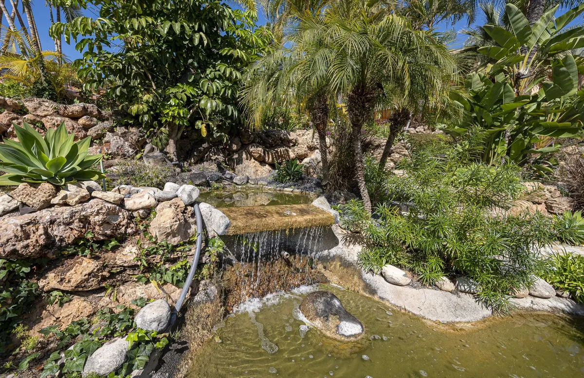 1f2997af-916c-426d-bc56-bd4d1b803f14