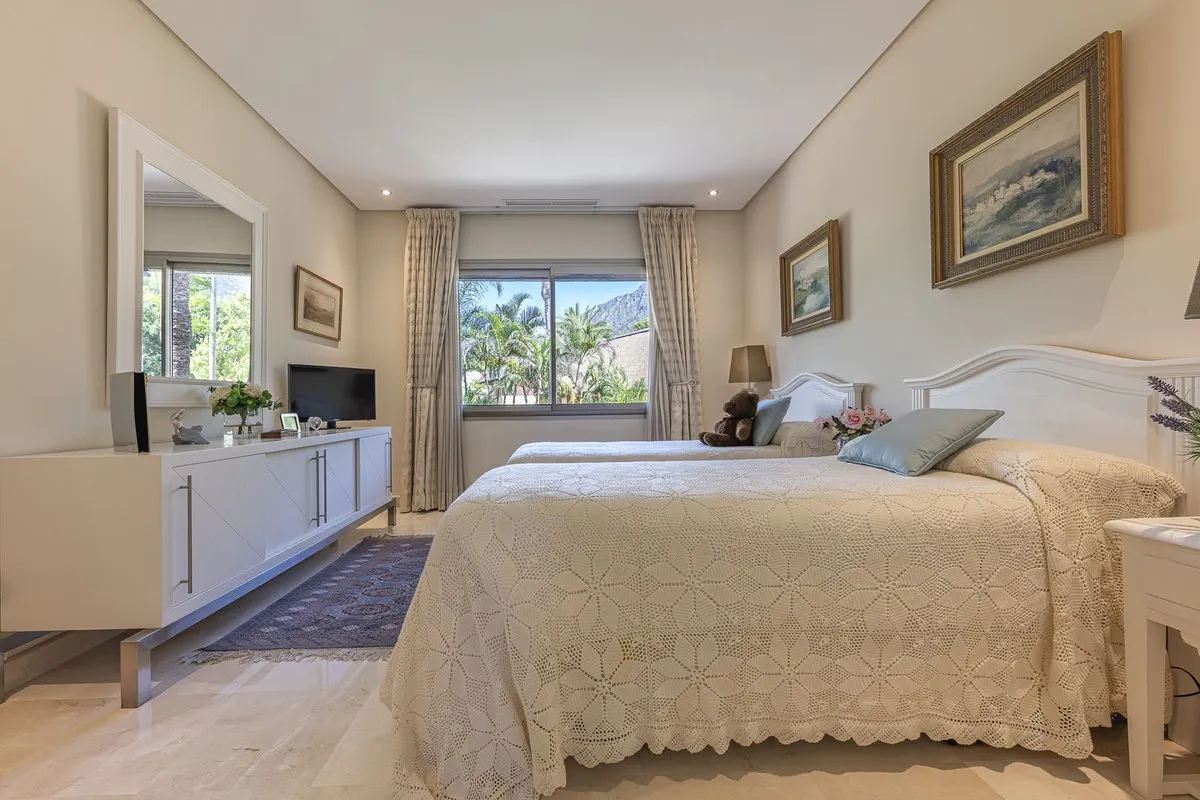 9b4f856c-2761-410d-8c42-9fd249a8abd4