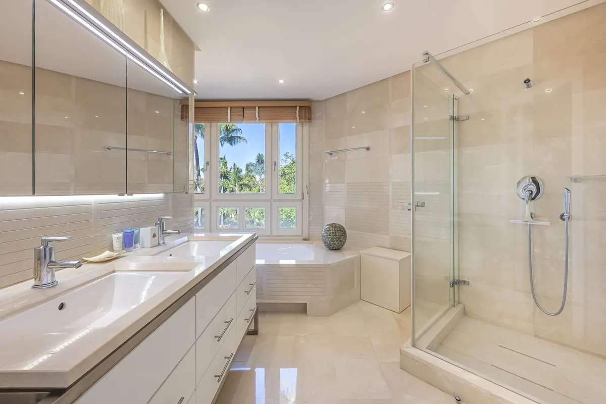 f568cf13-52e5-4f38-bc1e-478e34395426